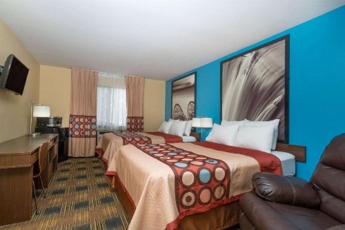 Super 8 by Wyndham Rochester Mayo Clinic Area - image 7