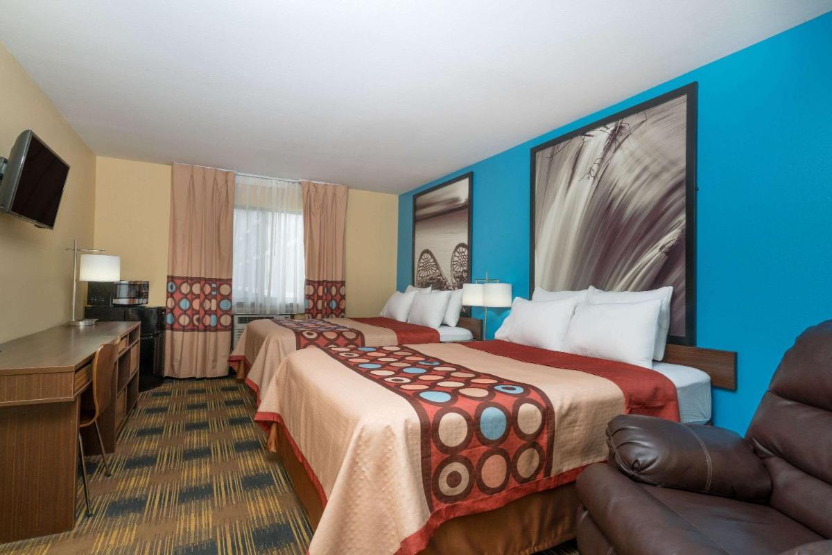 Super 8 by Wyndham Rochester Mayo Clinic Area - image 7
