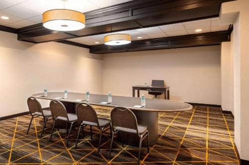 Ramada by Wyndham Rochester Mayo Clinic Area - image 13