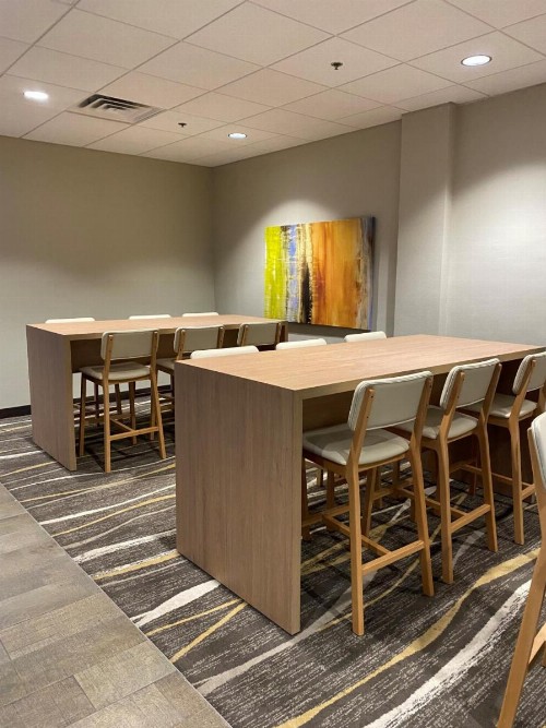 Ramada by Wyndham Rochester Mayo Clinic Area - image 2