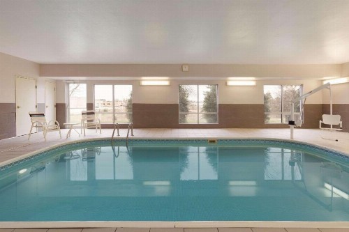 Country Inn & Suites By Carlson - Rochester - image 2