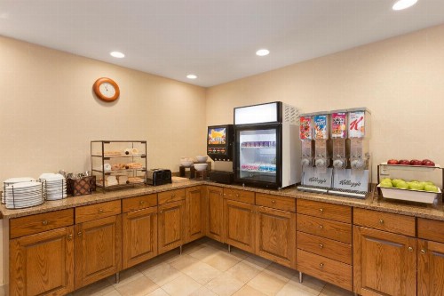Country Inn & Suites By Carlson - Rochester - image 6