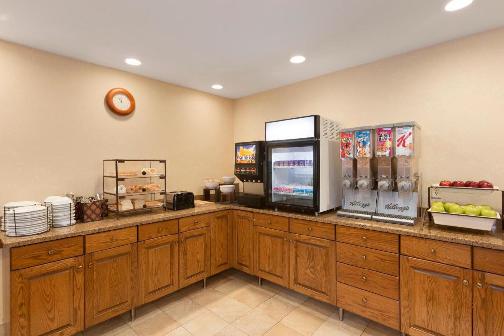 Country Inn & Suites By Carlson - Rochester - image 6