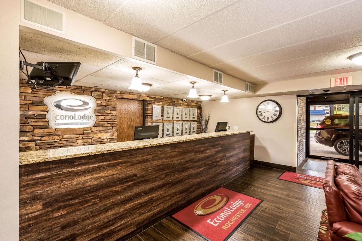 Econo Lodge Rochester - image 5