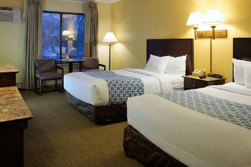 Econo Lodge Rochester - image 7