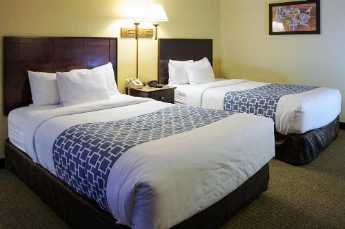 Econo Lodge Rochester - image 8