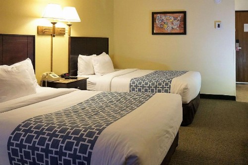 Econo Lodge Rochester - image 9