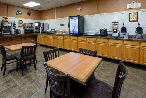 GuestHouse Inn & Suites Rochester - image 6