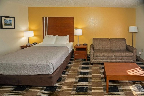 Quality Inn Rochester - image 17
