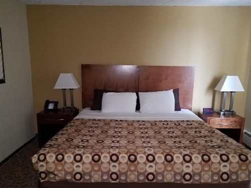 Red Carpet Inn Rochester - image 5