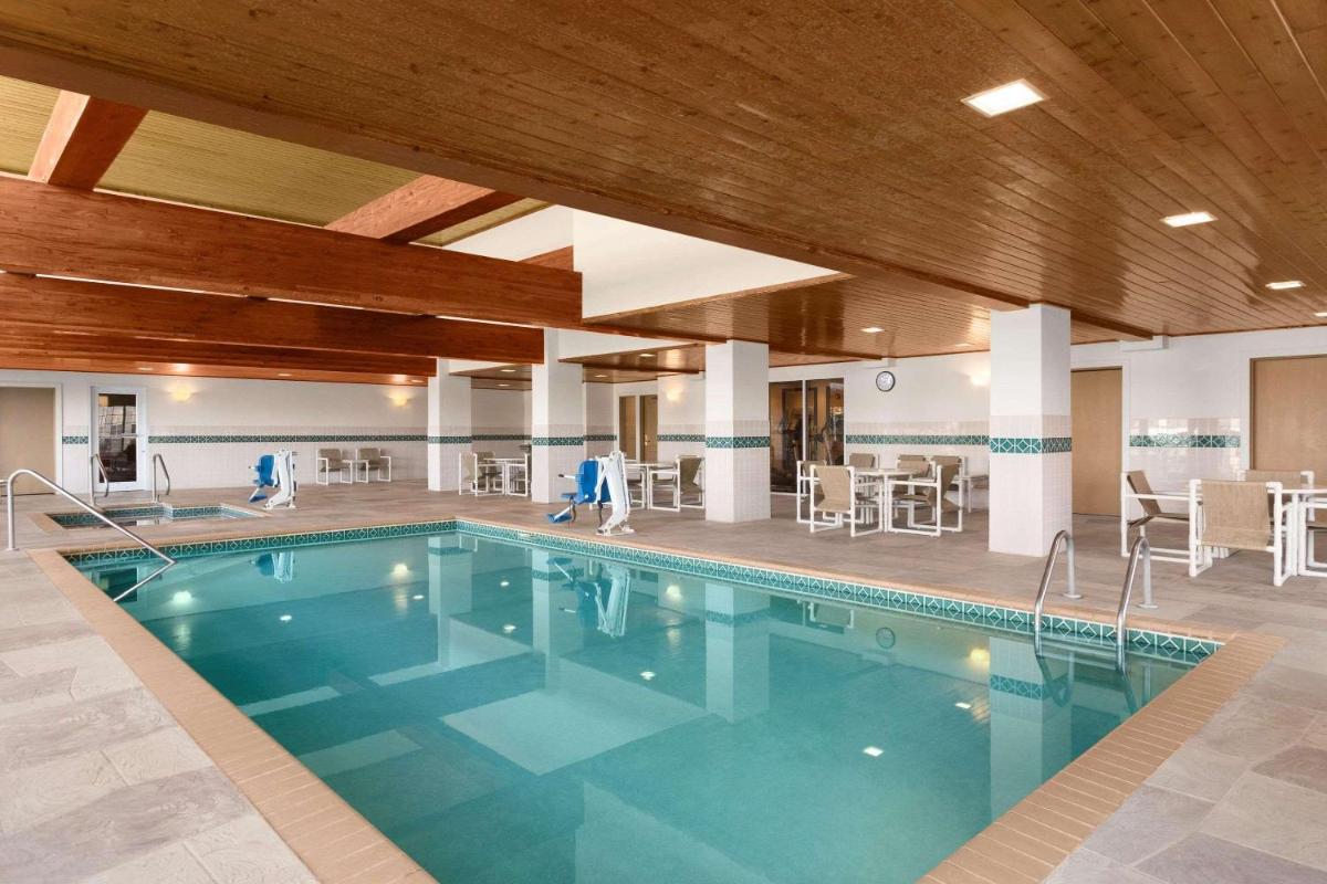 Country Inn & Suites by Radisson Rochester South MN - image 5