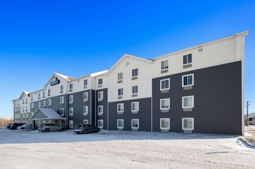 Days Inn & Suites by Wyndham Rochester South - image 1