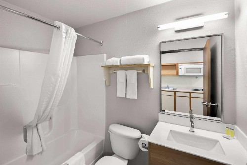 Days Inn & Suites by Wyndham Rochester South - image 10