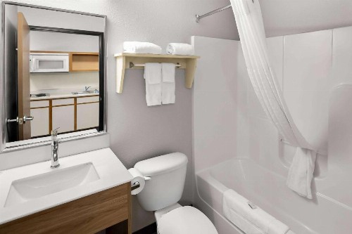 Days Inn & Suites by Wyndham Rochester South - image 12