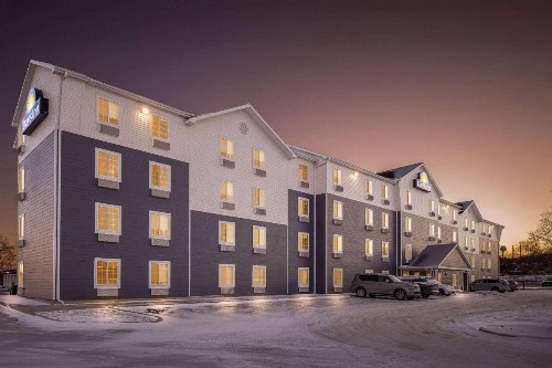 Days Inn & Suites by Wyndham Rochester South - image 2