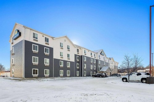Days Inn & Suites by Wyndham Rochester South - image 3