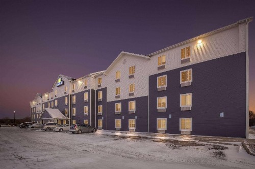 Days Inn & Suites by Wyndham Rochester South - image 5