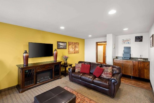 Days Inn & Suites by Wyndham Rochester South - image 8