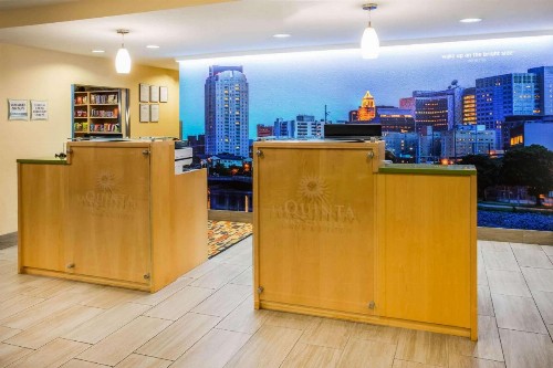 La Quinta by Wyndham Rochester Mayo Clinic Area South - image 7