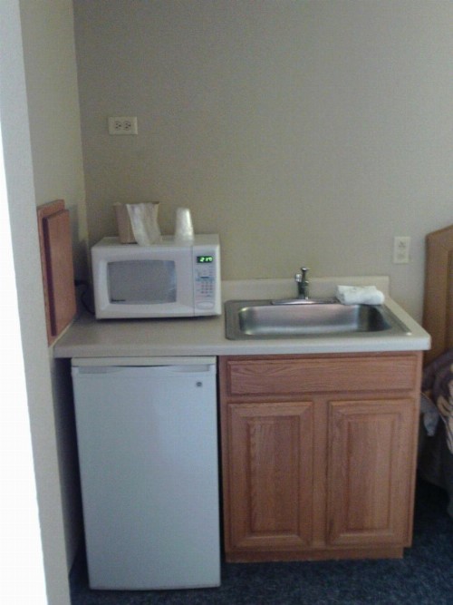 5th Avenue Inn & Suites - image 7