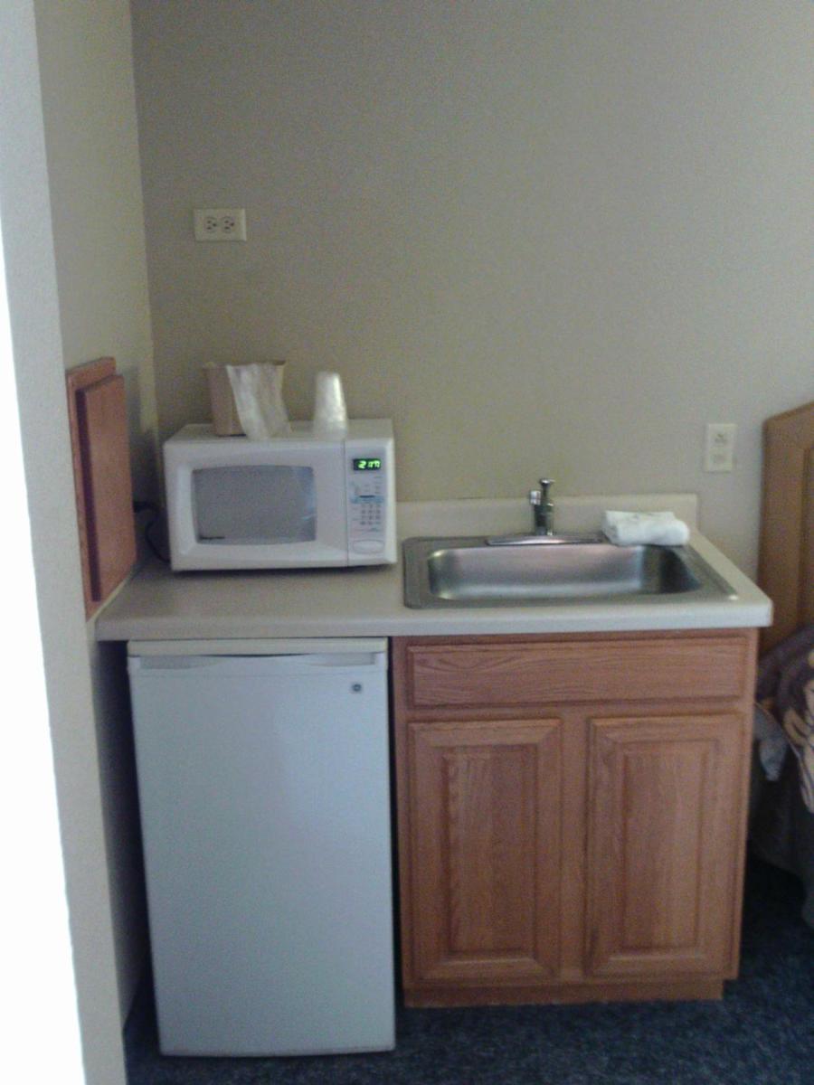 5th Avenue Inn & Suites - image 7