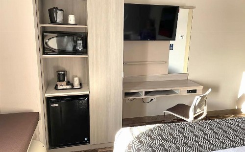 Microtel Inn & Suites by Wyndham Rochester South Mayo Clinic - image 3