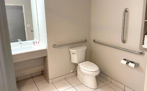 Microtel Inn & Suites by Wyndham Rochester South Mayo Clinic - image 4