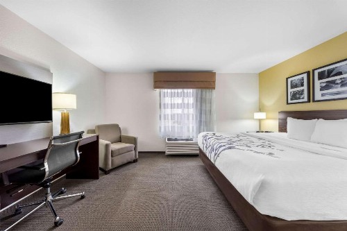 Sleep Inn & Suites West-Near Medical Center - image 12