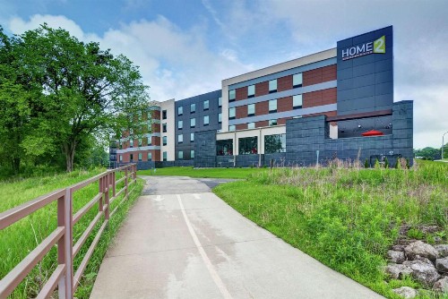 Home2 Suites by Hilton Rochester Mayo Clinic Area - image 4
