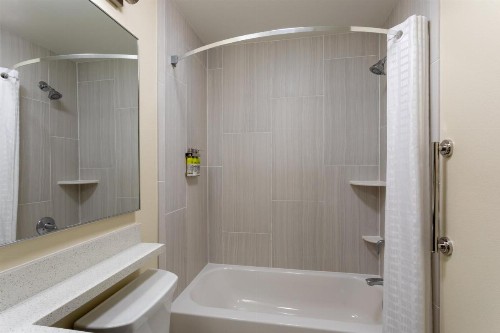 Candlewood Suites DTWN Medical Center - image 13