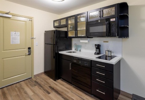 Candlewood Suites DTWN Medical Center - image 25