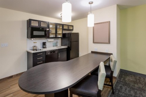 Candlewood Suites DTWN Medical Center - image 8