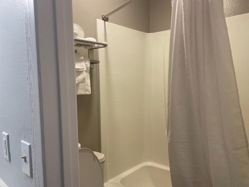 Econo Lodge Rock Springs - image 10
