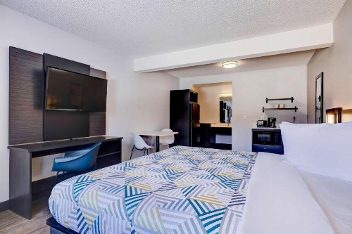 Econo Lodge Rock Springs - image 11
