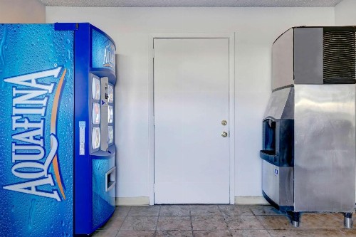 Econo Lodge Rock Springs - image 14