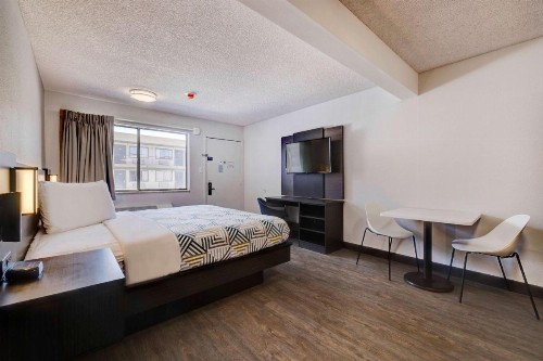 Econo Lodge Rock Springs - image 19