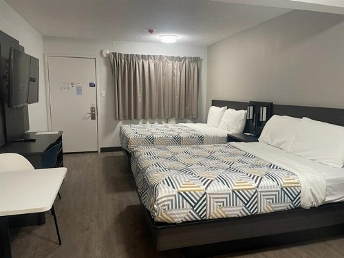 Econo Lodge Rock Springs - image 27