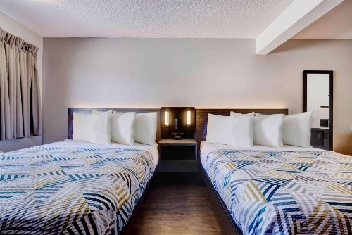 Econo Lodge Rock Springs - image 28