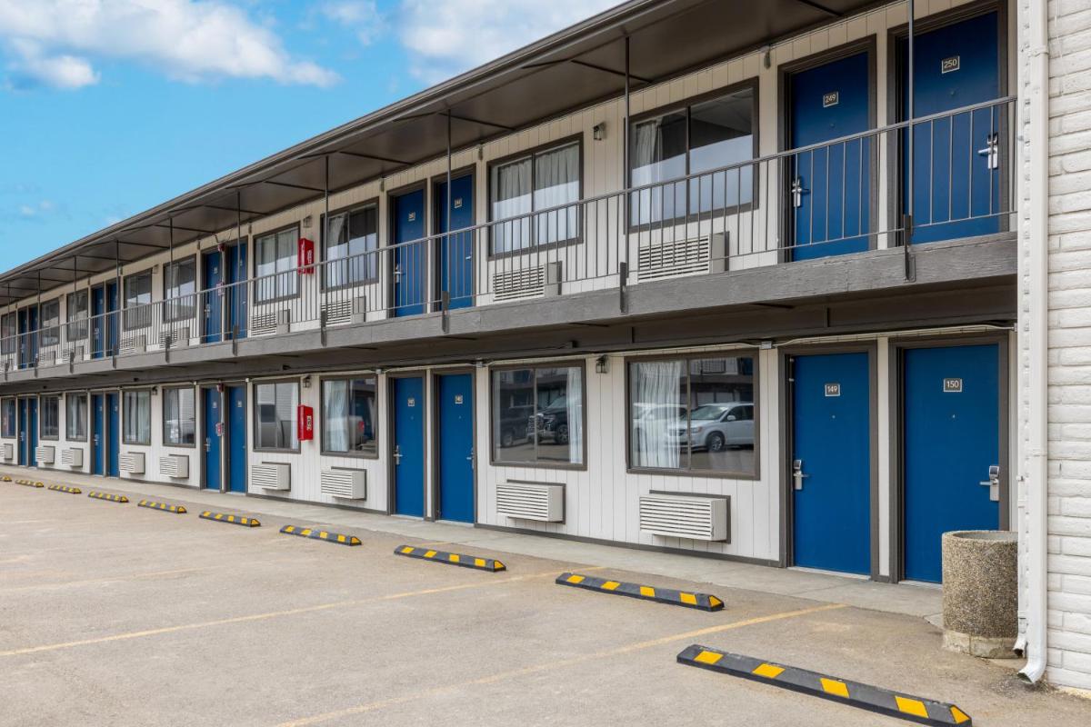 Econo Lodge Rock Springs - image 3