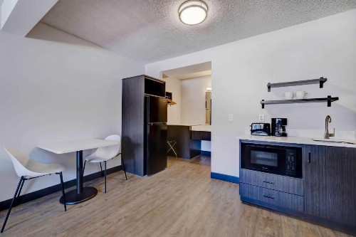 Econo Lodge Rock Springs - image 31