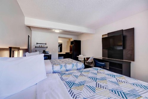 Econo Lodge Rock Springs - image 35