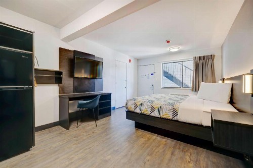 Econo Lodge Rock Springs - image 37