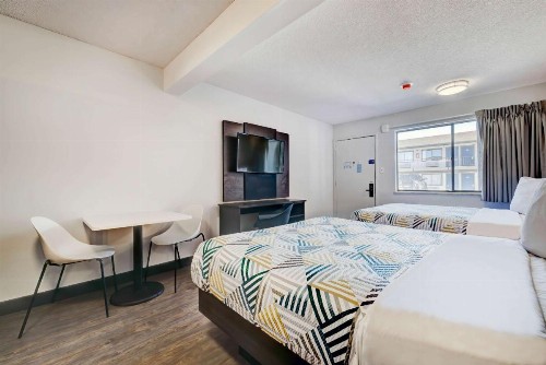 Econo Lodge Rock Springs - image 6