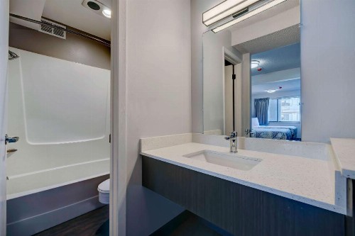 Econo Lodge Rock Springs - image 8