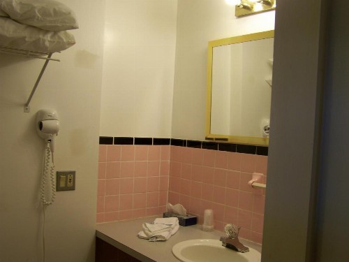 Golden Knight Inn and Suites - image 28