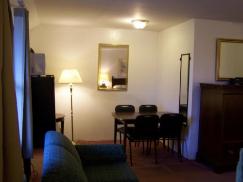 Golden Knight Inn and Suites - image 29