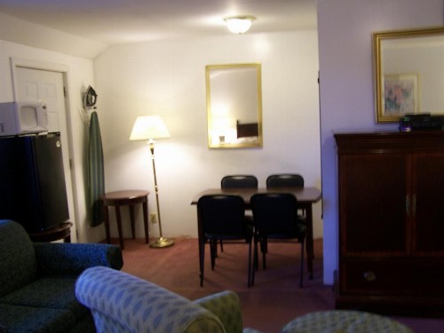 Golden Knight Inn and Suites - image 30