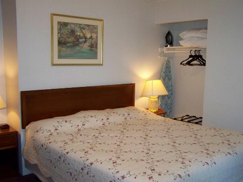 Golden Knight Inn and Suites - image 39