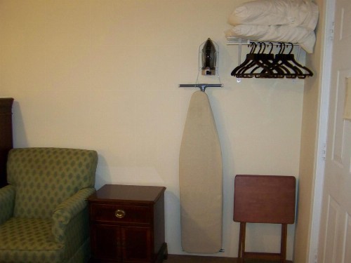 Golden Knight Inn and Suites - image 41