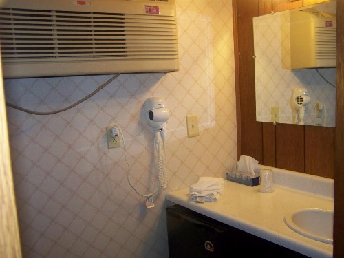 Golden Knight Inn and Suites - image 46